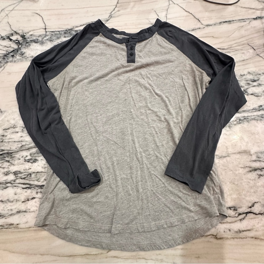 Men’s Gray and Black 3 quarter Long Sleeve baseball TShirt size large